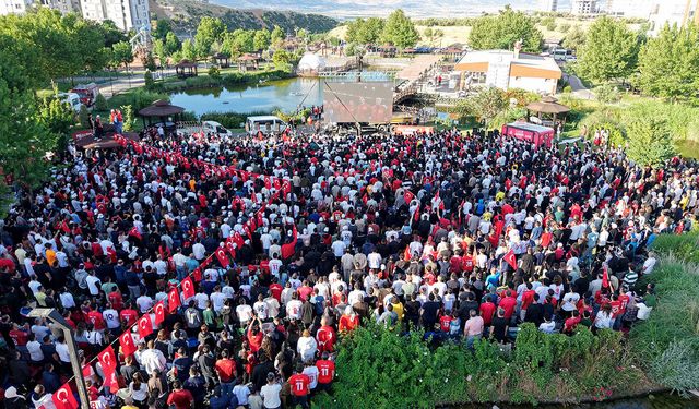 Milli heyecan dev ekranda yaşandı; Dünya Kupası Coşkusu Millet bahçesine taştı
