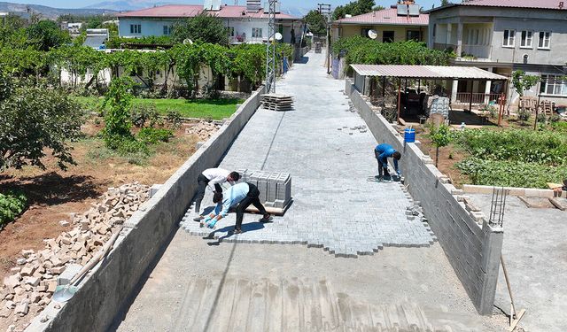 Kılılı Mahallesi Zülfikar Sokak'ta Parke Taşı Döşeme Çalışmaları Sürüyor