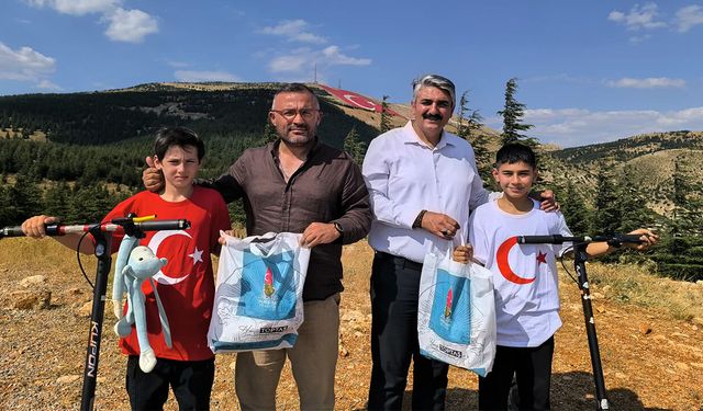 Kahramanmaraş’ta Scooterlarını bayrak sevgisi için sürdüler