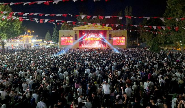 Ağustos Fuarı’nda unutulmaz Dedublüman gecesi
