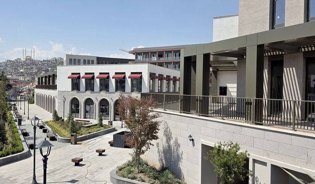 Kahramanmaraş’ta yeni meydan ve işyerleri şehrin çehresini değiştiriyor