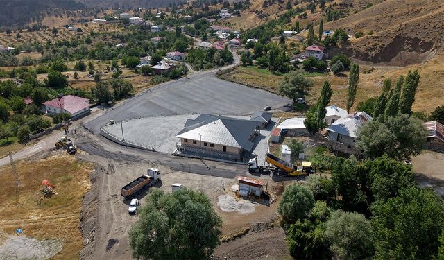 Büyükşehir’den Göksun Yeşilköy’de 3 milyonluk sıcak asfalt yatırımı