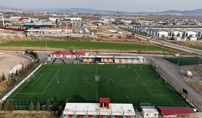 Merkez futbol sahasının tribün kapasitesi artırıldı