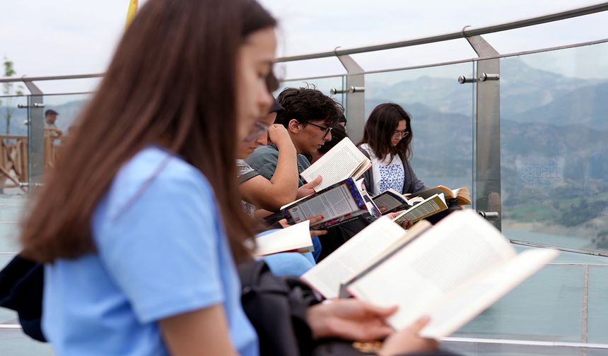 Gençler Ali Kayası’nda edebiyat yolculuğuna çıktı