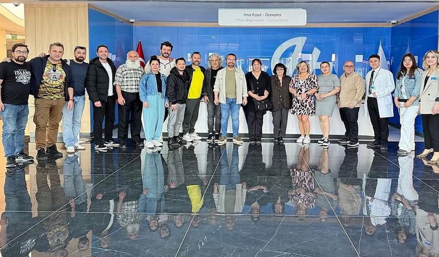 Melek Baykal ve Tiyatro ekibi HG Hospital’a ziyaret