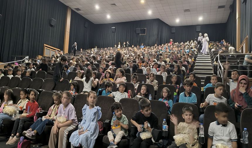Onikişubat Belediyesi’nden kırsaldaki 1500 öğrenciye sinema hediyesi