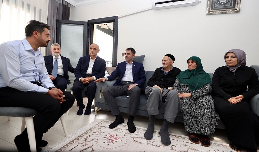 Bakan Kurum, Kahramanmaraş’ta depremzede aileyi ziyaret etti