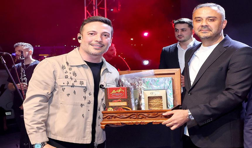 Onikişubat Gençlik Festivali’nin ilk konserinde Oğuzhan Koç sahne aldı