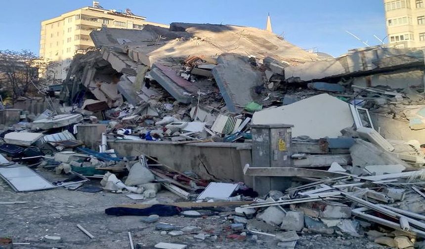 150 kişinin öldüğü Palmiye Sitesi’nde savcı, sanıkların üst sınırdan cezalandırılmasını istedi