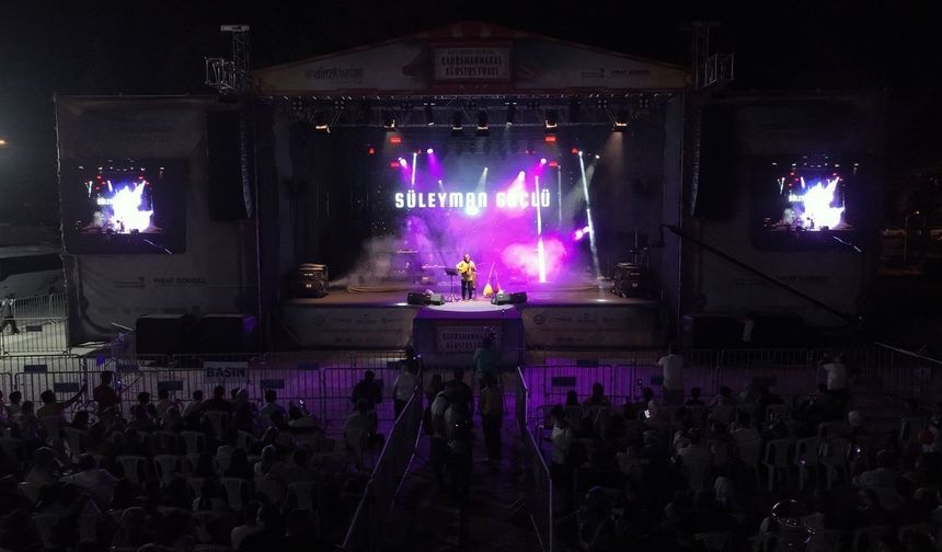 Güçlü ve Pehlivan söyledi, müzikseverler eşlik etti