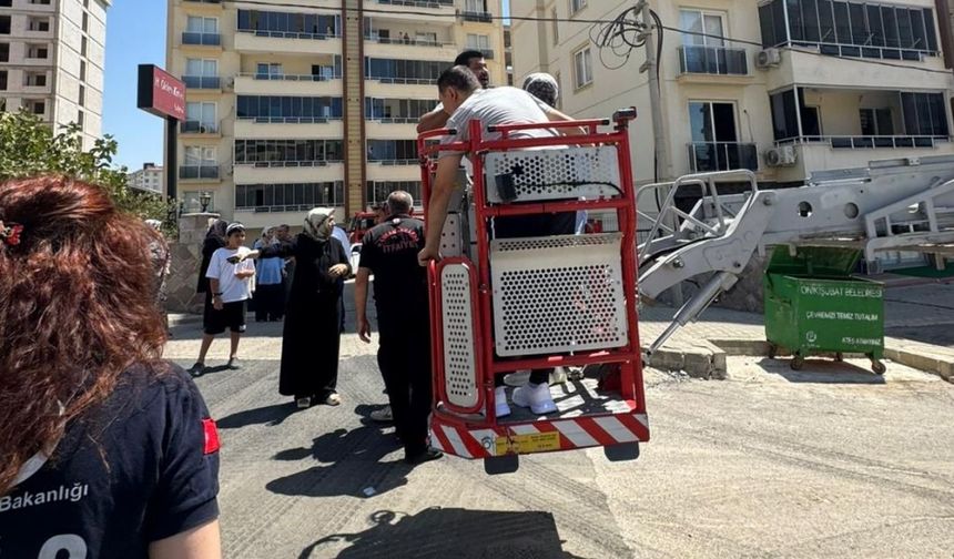 Kahramanmaraş’ta apartman yangınında mahsur kalanlar kurtarıldı