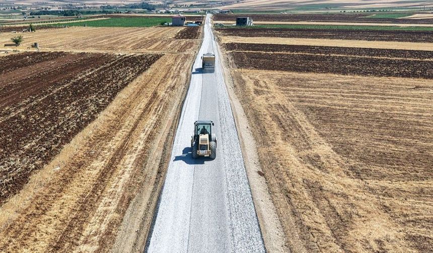 Büyükşehir’den Ekinözü Kırsalına yol yatırımı