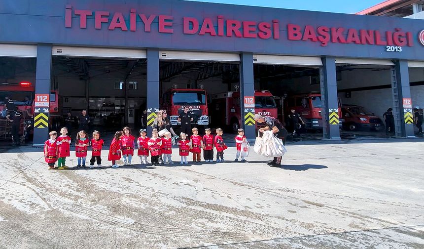 Çocuklar itfaiyeciliği yerinde öğrendi