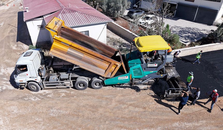 Kahramanmaraş’ın Pazarcık ilçesinde biten altyapının ardından asfalt hamlesi