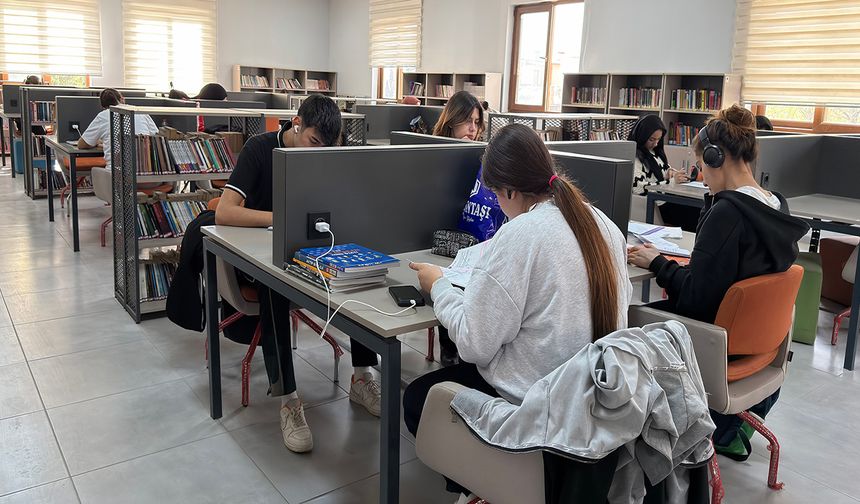 Büyükşehir’in Gençlik Merkezinde Hem Ders Çalışma Hem Sosyalleşme İmkanı