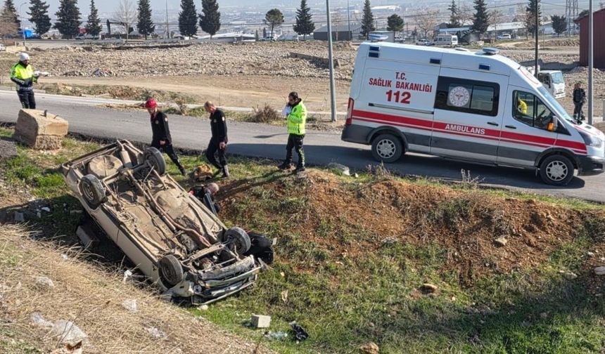 Kahramanmaraş’ta takla atan otomobil tarlaya devrildi