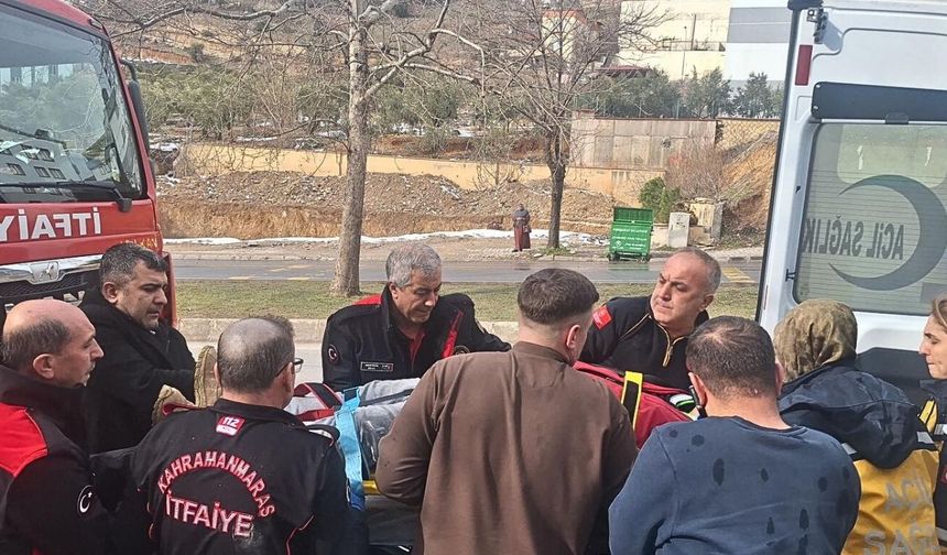 Kahramanmaraş’ta açılan mazgala düşen çocuk yaralandı