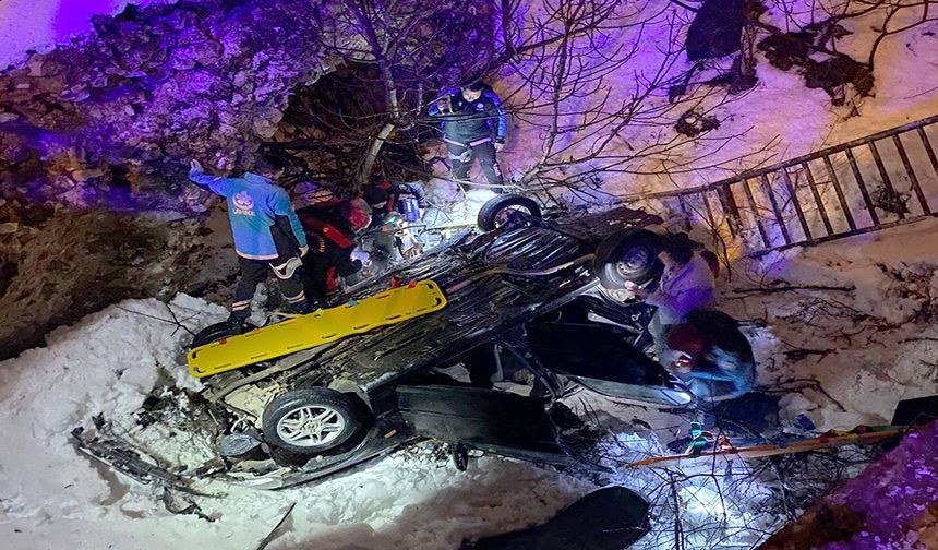 Kahramanmaraş’ta feci kaza: Otomobil köprüden uçtu 5 yaralı