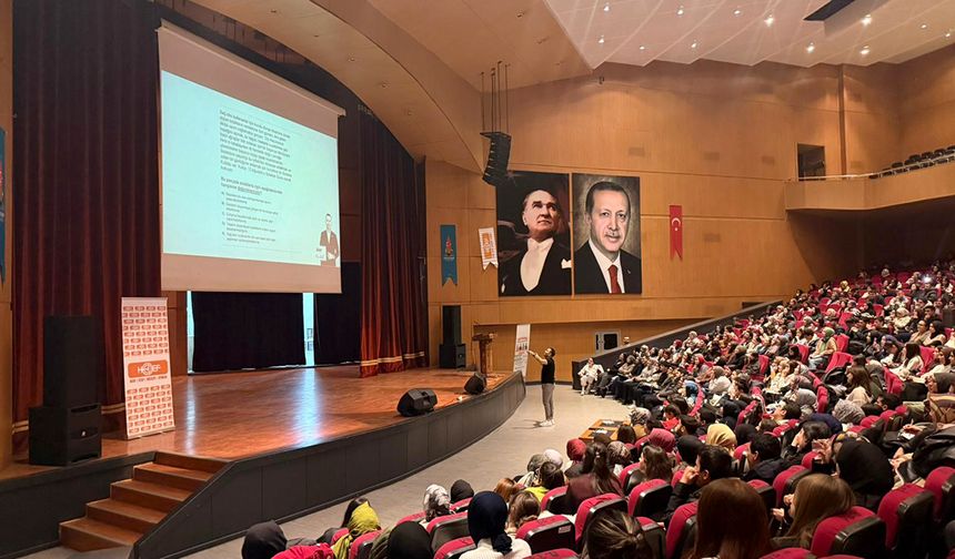 Onikişubat Belediyesi’nin YKS ve KPSS Kazandıran Taktikler Kampı yoğun katılımla başladı