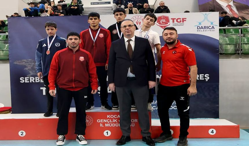 Büyükşehir’in Pehlivanları, Türkiye Güreş Şampiyonası’nda kürsüde