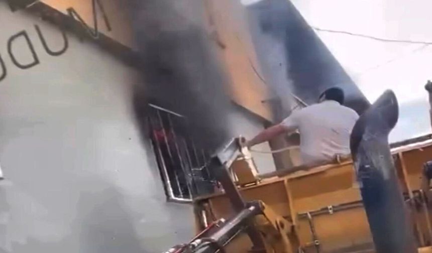 Onikişubat Belediyesi personelinden ev yangınına örnek müdahale