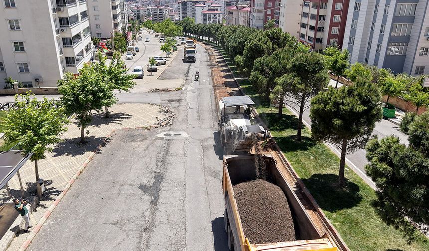 Büyükşehir, Ahır Dağı Caddesi’ni asfalta hazırlıyor