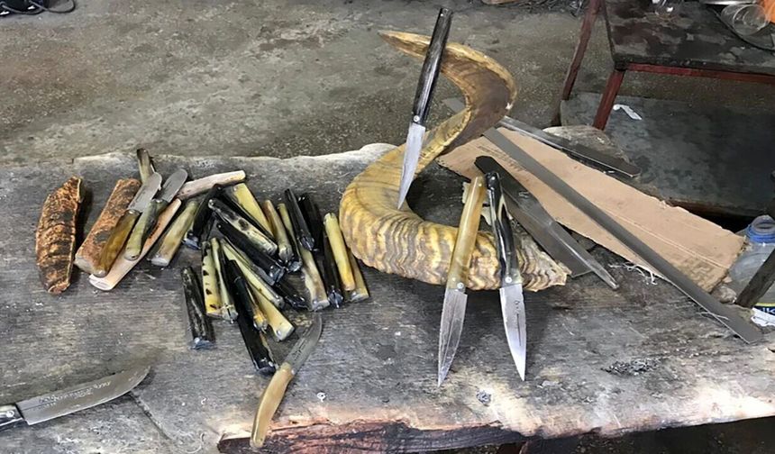 Kurban Bayramı öncesi Tarihi Kapalı Çarşı’da bıçak mesaisi
