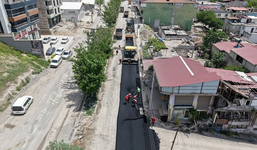 Kahramanmaraş’ın Şeyh Şamil ve Vezir Hoca Bulvarlarını sıcak asfaltla buluşturuyor