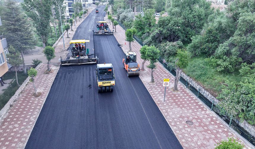 Büyükşehir’den Elbistan Pınarbaşı Caddesi’nde Kesintisiz Asfalt Mesaisi