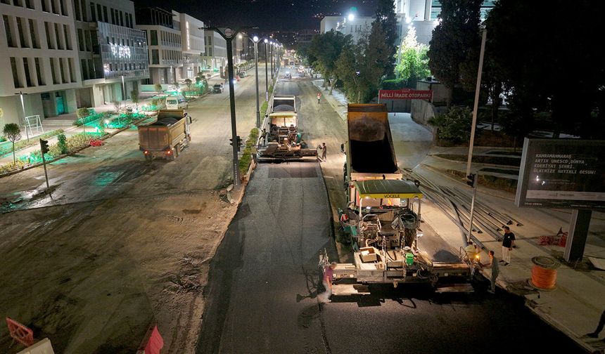 Büyükşehir’den Azerbaycan Bulvarı’nda gece asfalt mesaisi