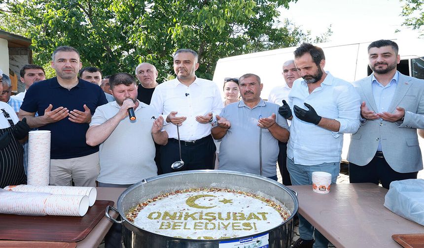 Başkan Toptaş, Dönüklü Mahallesi sakinleriyle aşure sofrasında buluştu