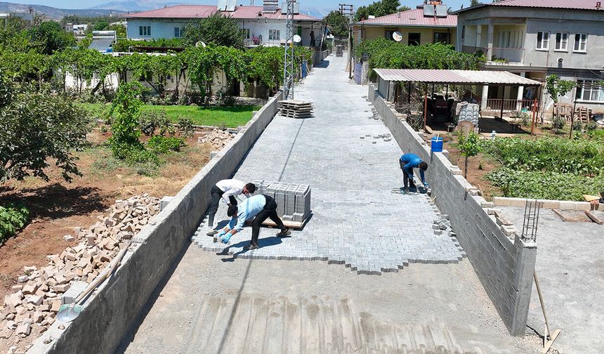Kılılı Mahallesi Zülfikar Sokak'ta Parke Taşı Döşeme Çalışmaları Sürüyor