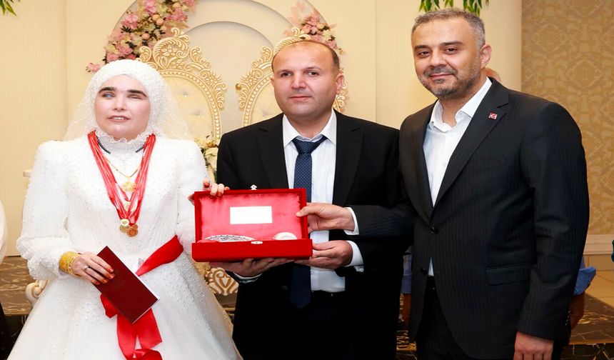 Kahramanmaraş’ta sevgi engel tanımadı: Doğuştan görme engelli iki öğretmen hayatlarını birleştirdi