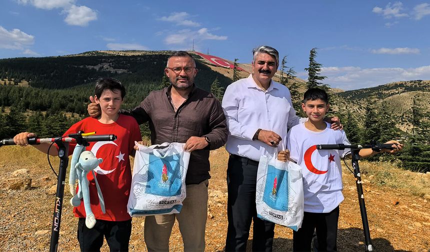 Kahramanmaraş’ta Scooterlarını bayrak sevgisi için sürdüler