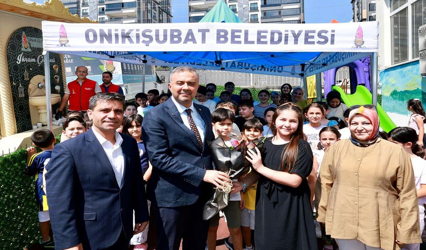 Başkan Toptaş, minik öğrencilerin davetine kayıtsız kalmadı