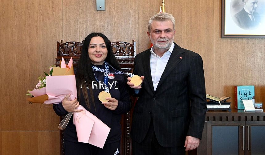 Başkan Görgel, Kahramanmaraşlı Milli Şampiyon Atıcı Safiye Temizdemir’i ağırladı