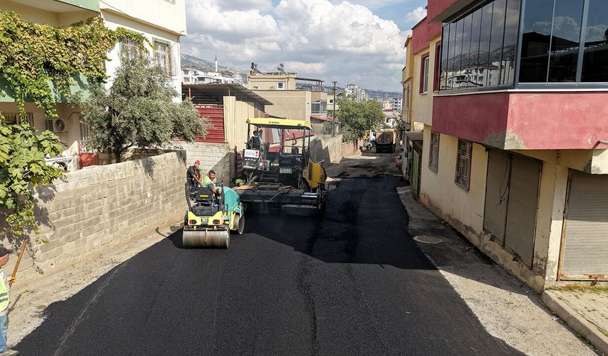 Büyükşehir’den Dulkadiroğlu Şeyh Şamil Mahallesi’nde kesintisiz asfalt mesaisi