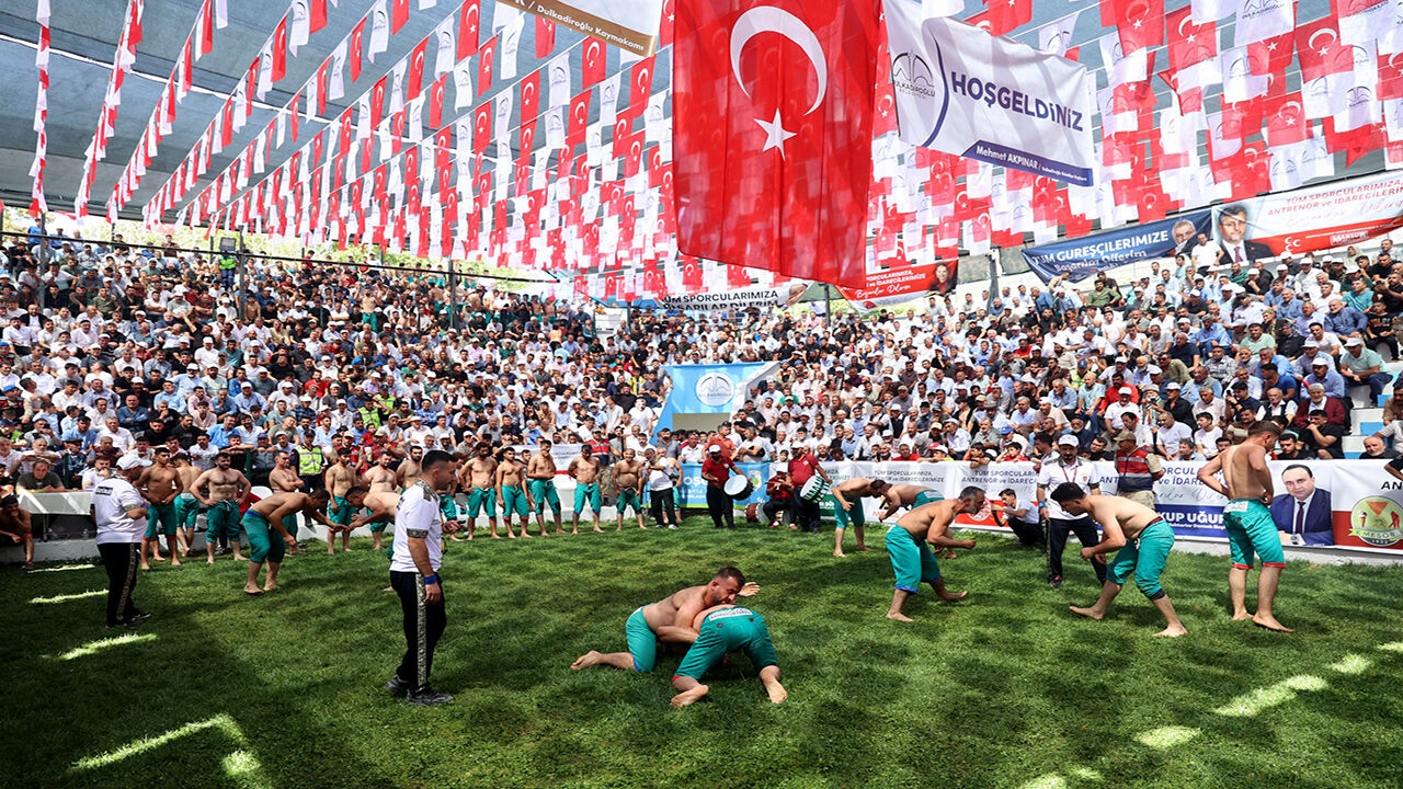 Bertiz’de 30. Geleneksel Bertiz Boyalı Şalvar güreşlerine yoğun ilgi