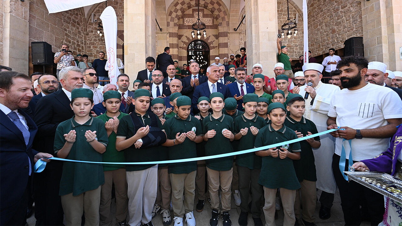 Asırlık 5 Camii Restorasyonun ardından yeniden ibadete açıldı