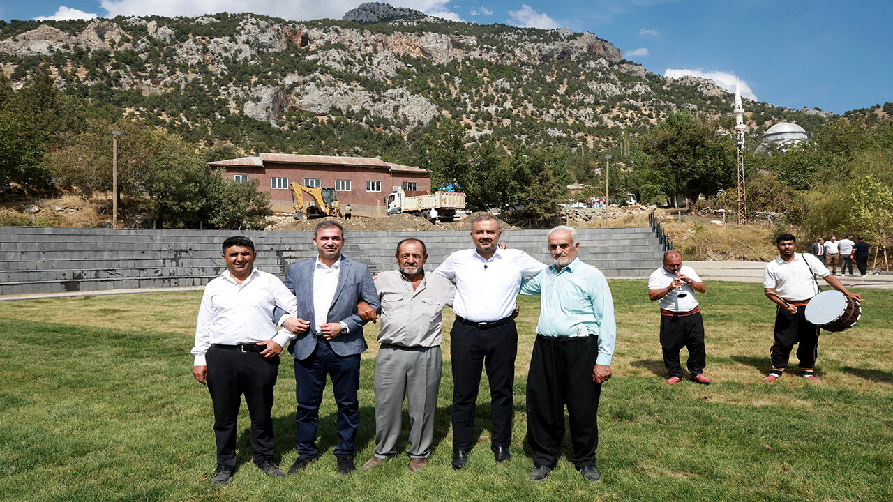 Başkan Toptaş, Kertmen’de güreş sahasını inceledi