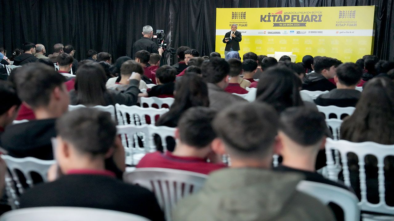 Usta Gazeteci Hakan Çelik, Kitap Fuarı’nda gençlere seslendi